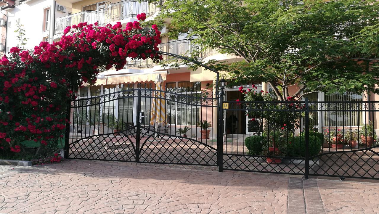 Family Hotel Mimosa ツァレヴォ エクステリア 写真